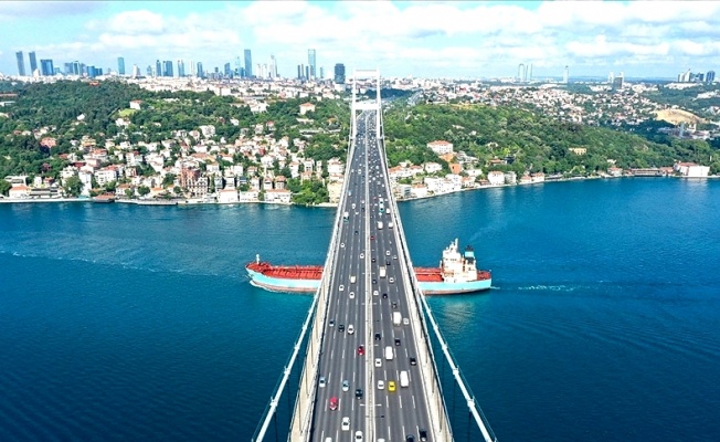 İstanbul Boğazı'nda yoğun gemi trafiği