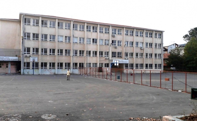 Sarıyer’de yağmalanan okula polis engeli