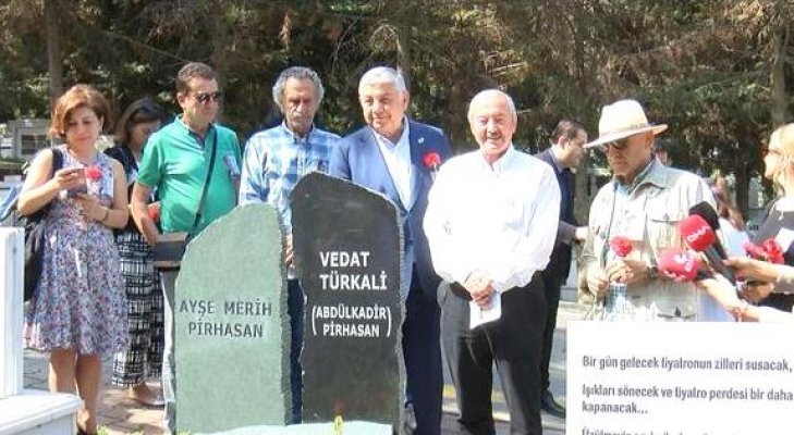 9. Sarıyer Edebiyat Günleri mezarlarıbaşında Vedat Türkali ve Yaşar Kemal anmasıyla başladı.