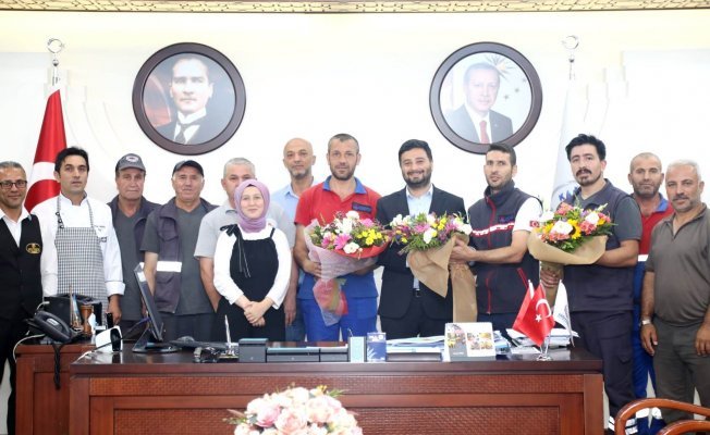 Belediye çalışanları Başkan Öztekin'e teşekkür etti