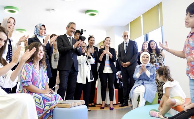 Emine Erdoğan Sarıyer’deki "Mehmet Tabanca Anaokulu" açılışına katıldı