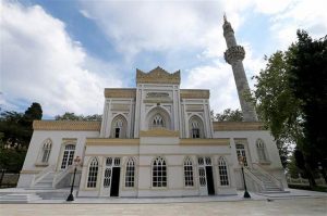 Cumhurbaşkanı Recep Tayyip Erdoğan, Beşiktaş’taki Yıldız Hamidiye Camii’nin açılışına katıldı. Restorasyon çalışmaları tamamlanan cami için Cuma namazının ardından açılış töreni düzenlendi. 